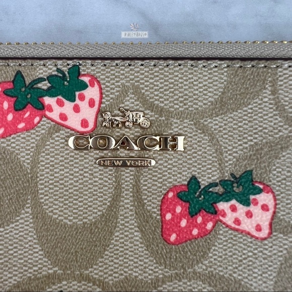 Coach Long Zip Around Wallet Wristlet In Signature Canvas With Strawberry Print - Picture 2 of 8